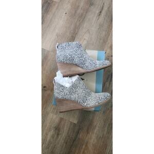 Woman's Boots TOMS Marta Wedge Bootie Women’s 5 Cheetah Print